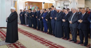 صور.. بشار الأسد يؤدى صلاة عيد الأضحى فى مسجد الروضة بدمشق