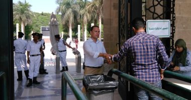 صور.. حديقة الأزهر تفتح أبوابها و10 منافذ لاستقبال الزائرين بأول أيام العيد