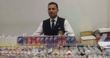 جمارك مطار برج العرب تضبط محاولة تهريب كمية من زيوت الشيش الإلكترونية 