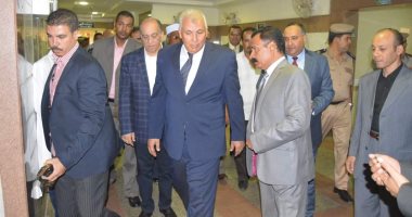  صور .. محافظ الوادى الجديد يهنئ قوات الأمن والمرضى بعيد الأضحى المبارك