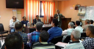 "مياه سوهاج" تنظم ندوة تثقيفية للعاملين لمناقشة مخاطر الإدمان والتعاطى