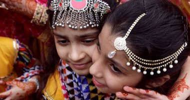 المسلمون حول العالم يحتفلون بعيد الأضحى.. العيد الأبرز رسميا وشعبيا فى روسيا.. ولعبة "خطف الخروف" أبرز مظاهر الاحتفال فى الصين.. وتزيين الأضحية بالألوان فى باكستان وتركيا.. ولقاءات عائلية فى أوروبا وأمريكا