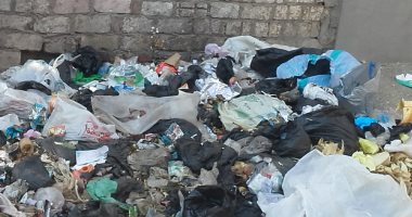 شكوى من تراكم القمامة بأحد شوارع بسيون بالغربية