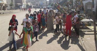 صور.. توافد أطفال الأقصر على الملاهى والحدائق ثالث أيام العيد