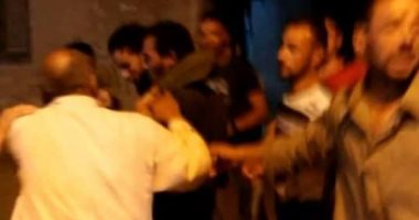 علقة ساخنة لعاطل إثر محاولته خطف طفل بالشرقية 