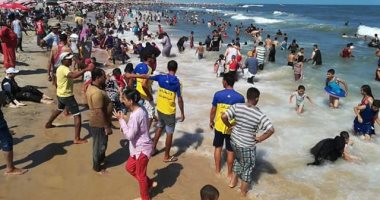 صور..3 ملايين مواطن يقضون إجازة العيد بمصيف بلطيم في كفر الشيخ 