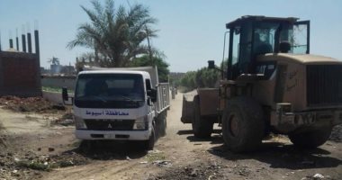 حملات لرفع المخلفات والقمامة وصيانة أعمدة الإنارة بمركز القوصية