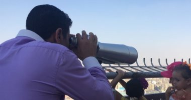 صور.. برج القاهرة يشهد توافد المحتفلين بعيد الأضحى