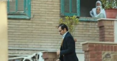 تعرف على رد أحمد حلمى على خطأ تصوير وإخراج فى فيلم "على جثتى"