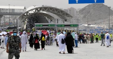 صور.. ضيوف الرحمن ينتهون من رمى الجمرات ويودعون "منى"