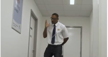 فيديو.. ويل سميث يصدم المتسوقين فى متجر بلندن بالترويج لمنتج ابنه 