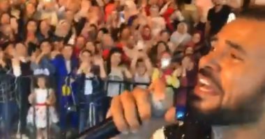 "أول ما تبتسميلى".. سامو زين يحتفل بألبومه الجديد فى حفل المنصورة.. فيديو