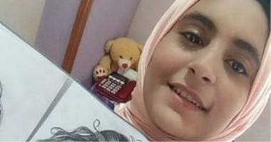 نوران طالبة بالثانوية العامة تحول أحلامها إلى حقيقة بالرسم