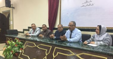 صور.. رئيس جامعة الأزهر يفتتح الدورة التدريبية لمعلمى المعاهد 