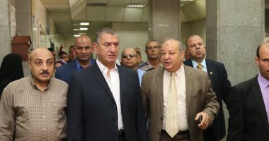 محافظ كفر الشيخ يحيل 227 طبيبا وممرضا للتحقيق.. ودعم المستشفى العام بجهازى تعقيم