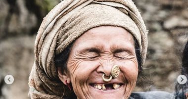تعرف على سر تدخين مسنات قرية نيبالية لسجائر ملفوفة من قش الذرة.. صور