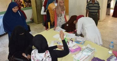 صور .. بدء التسكين وإجراء الكشف الطبى على 1900 طالب بجامعة سوهاج