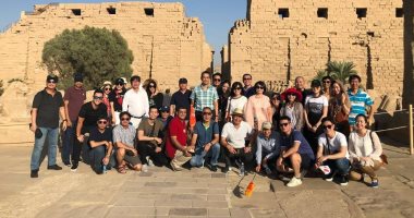 صور.. طاقم طائرة الرئيس الفيتنامى فى جولة سياحية داخل معابد الأقصر