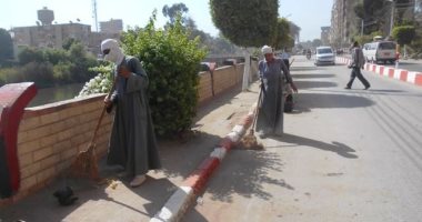 صور.. محافظ سوهاج: رفع 120 طن قمامة ومخلفات صلبة بمركز البلينا