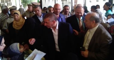 صور.. محافظ كفر الشيخ يدعم المستشفى العام بعدد من الأجهزة الطبية