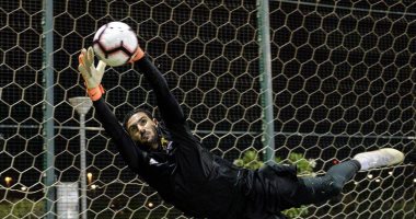 هل يحرس محمد عواد مرمى الزمالك أمام بيراميدز بعد غياب 456 يوما