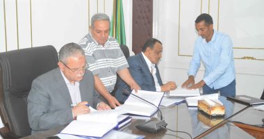 محافظ المنيا يعتمد خطة الجهاز المركزى للتعبئة العامة والإحصاء