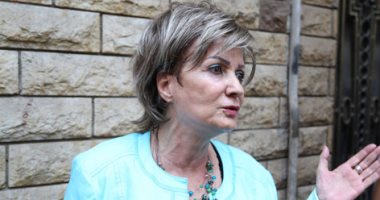  والدة منى زكى: "كنت تعبانة شوية والحمدلله دلوقتى بخير"    