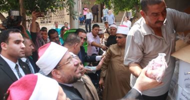 الأوقاف توزع 10 أطنان لحوم أضاحى على الأسر الأولى بالرعاية