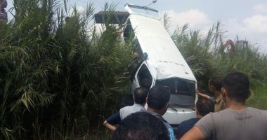 إصابة 6 أشخاص فى حادث انقلاب ميكروباص بصحراوى البحيرة