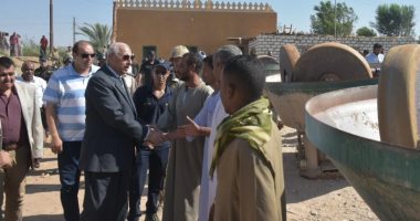 محافظ أسوان يصدر 44 قرار إزالة ضد طواحين وكسارات الذهب بوادى عبادى بأدفو