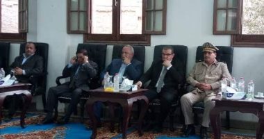 محافظ الشرقية يؤدى واجب العزاء لوزير القوى العاملة فى وفاة عمه 