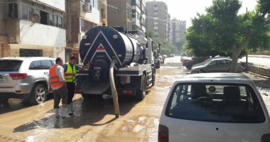 محافظة القاهرة تتعامل مع تسرب مياه بشارع مصطفى النحاس 