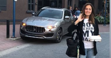 حلا شيحة تطير إلى كندا.. وتوجه رسالة لجمهورها" عيش وخلى الناس تعيش"