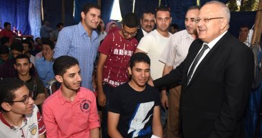 صور.. رئيس جامعة القاهرة: توفير العلاج المجاني لأى طالب مصاب بفيروس سى