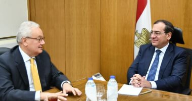 وزير البترول وسفير إيطاليا يناقشان الاستعدادت لزيارة نائب رئيس وزراء إيطاليا