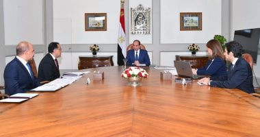 السيسي يستعرض استراتيجية عمل وزارة التضامن الاجتماعي.. الرئيس يوجه بالتركيز على مساعدة الفئات الأكثر احتياجاً فى التحول إلى العمل والإنتاج.. وتكثيف برامج التوعية الخاصة بالحد من الزيادة السكانية