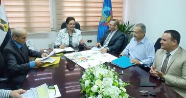 محافظ البحيرة تستقبل مستثمرين لإنشاء مصنع للتكييفات المركزية بوادى النطرون