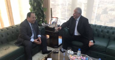 نقيب المحامين يلتقى وزير المالية ويؤكد انتهاء أزمة قرار ضريبة الدخل