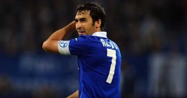 جول مورنينج.. راؤول يبدع بهدف أسطورى بقميص الريال أمام مانشستر يونايتد