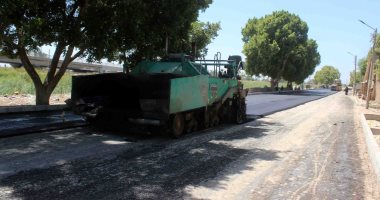 صور.. رئيس مدينة البياضية يعلن البدء فى رصف عدد من شوارع المدينة