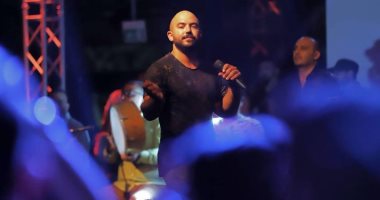 محمود العسيلى يدافع عن نفسه بعد تهديده لملحنين شباب بـ"البلوك"