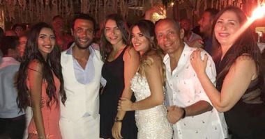 فيديو وصور.. شاهد أبرز نجوم الفن فى حفل زفاف محمد إمام