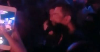"والله ما كان على بالى يا هوى".. شاهد كيف أحيا الهضبة فرح محمد إمام