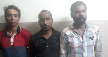 القبض على 3 عاطلين لسرقتهم هاتف محمول من طالب تحت تهديد السلاح بالنزهة