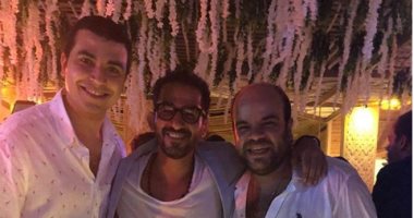 صور.. حلمى ورزق وشيكو ونجوم مسرح مصر فى حفل زفاف محمد إمام