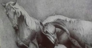 "هالة" تشارك بلوحات فنية تبرز موهبتها فى الرسم بالقلم الرصاص والألوان