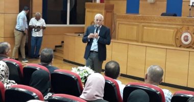 محافظ بورسعيد يشهد فعاليات الدورة التأهيلية للشباب بالهيئة الاقتصادية لمحور القناة