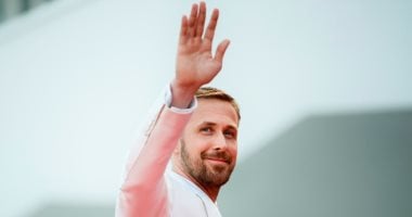رايان جوسلينج وكلير فوى ودامين شازيل على السجادة الحمراء لمهرجان فينيسيا  