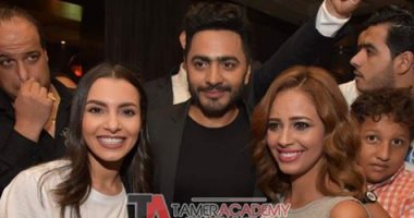 بعد دعوتها لمشاهدة الفيلم.. رنا سماحة تهنئ تامر وأكرم حسنى بنجاح البدلة