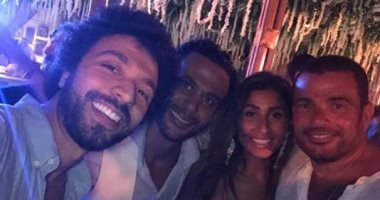 صور.. "الشورت" و"الكاجوال" الزى الرسمى فى حفل زفاف محمد إمام